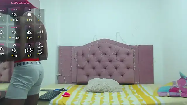 NoahJhonson69 online show from November 29, 2025, 11:10 am