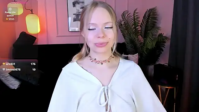 lucy loy online show from April 25, 2026, 1:41 pm