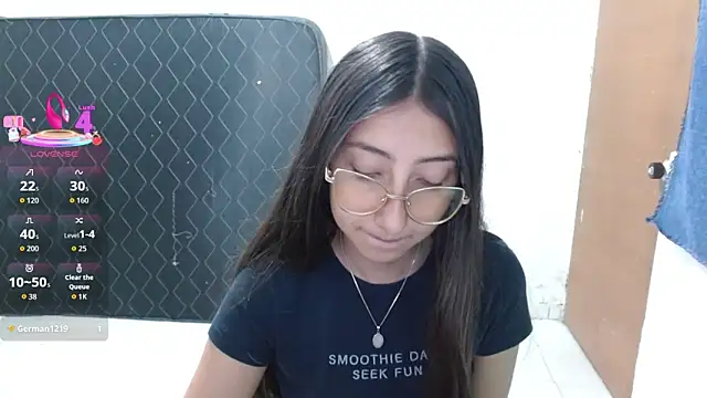 Nanylux online show from April 8, 2026, 6:53 pm