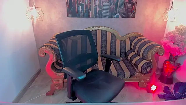 Isabela clk online show from December 4, 2025, 7:13 pm