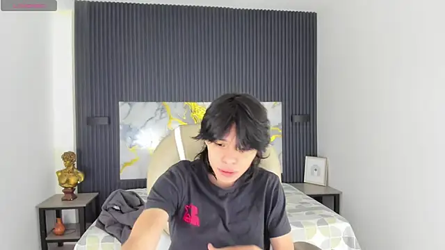 Snapshot of Sylasfrost chatting on December 3, 2025, 7:35 pm Sylasfrost online show from December 3, 2025, 7:35 pm