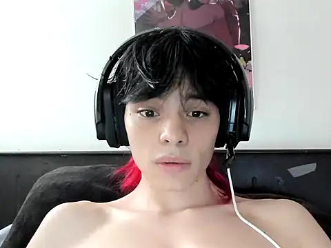 Snapshot of Sylasfrost chatting on December 20, 2025, 10:23 pm Sylasfrost online show from December 20, 2025, 10:23 pm