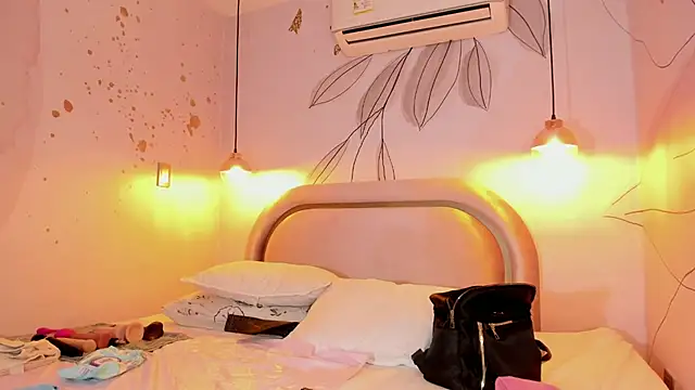 IsabelaStefano online show from February 12, 2026, 3:06 am