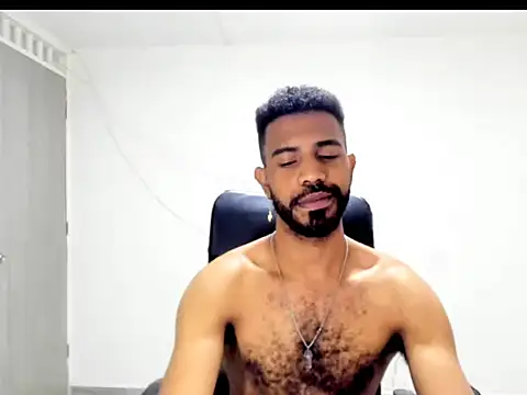 alberthot11 online show from April 7, 2026, 1:46 pm