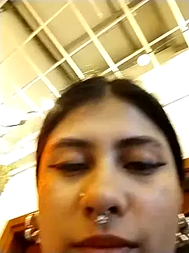 Snapshot of Emmyxxx chatting on February 27, 2026, 1:28 am Emmyxxx online show from February 27, 2026, 1:28 am