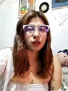 Emmyxxx online show from December 3, 2025, 3:29 am