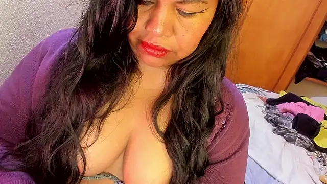 Snapshot of ebonycamelia chatting on April 29, 2026, 6:36 pm ebonycamelia online show from April 29, 2026, 6:36 pm