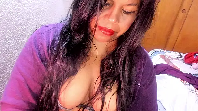 Snapshot of ebonycamelia chatting on May 3, 2026, 8:30 am ebonycamelia online show from May 3, 2026, 8:30 am