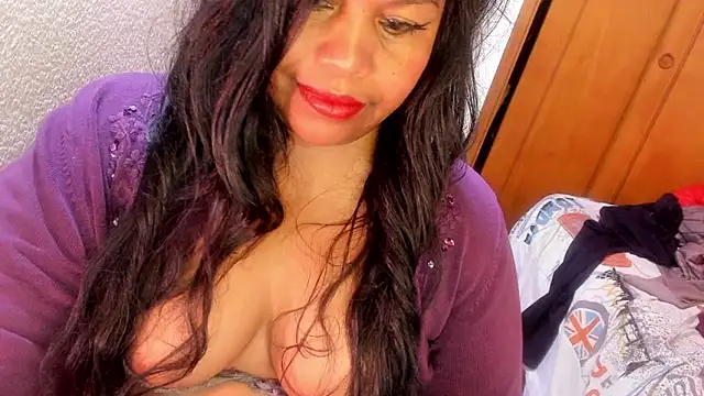 Snapshot of ebonycamelia chatting on May 5, 2026, 10:02 pm ebonycamelia online show from May 5, 2026, 10:02 pm