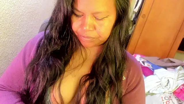 Snapshot of ebonycamelia chatting on April 23, 2026, 6:31 pm ebonycamelia online show from April 23, 2026, 6:31 pm