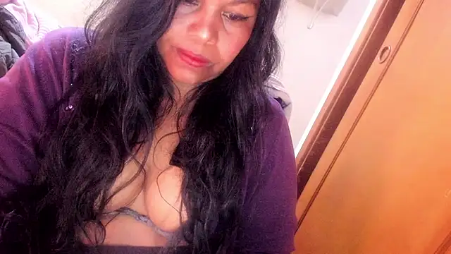 Snapshot of ebonycamelia chatting on May 25, 2026, 8:29 pm ebonycamelia online show from May 25, 2026, 8:29 pm