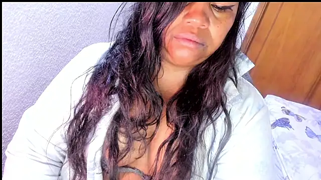 Snapshot of ebonycamelia chatting on January 14, 2026, 10:08 am ebonycamelia online show from January 14, 2026, 10:08 am