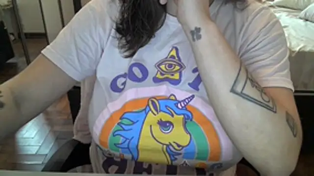 xxxluana online show from February 9, 2026, 5:33 pm