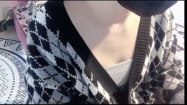 coco-jiang online show from December 15, 2025, 5:13 am