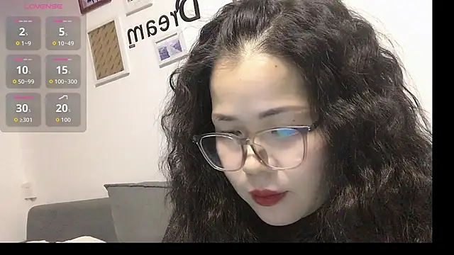 Huahua3187 online show from November 20, 2025, 11:33 am