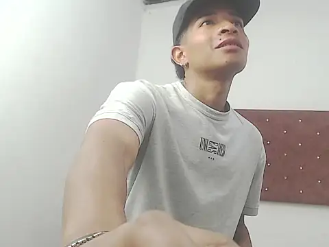 crissex3 online show from February 20, 2026, 11:45 am