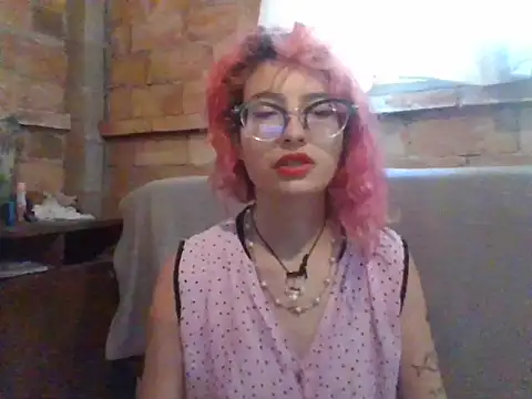 Madolina online show from November 19, 2025, 3:23 pm