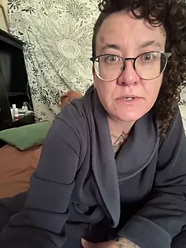sareberr420 online show from May 18, 2026, 1:05 pm