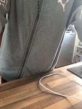 Spielzeugtwink online show from March 31, 2026, 4:09 pm