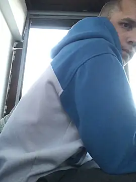 Spielzeugtwink online show from April 20, 2026, 6:31 pm