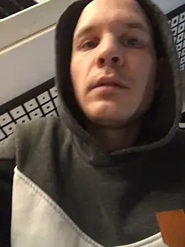 Spielzeugtwink online show from December 21, 2025, 11:16 pm