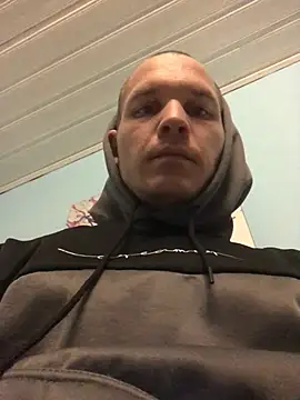 Spielzeugtwink online show from February 1, 2026, 4:27 pm