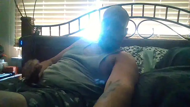 BigriskDaddy92 online show from December 5, 2025, 8:28 pm