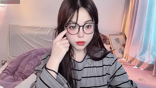 Snapshot of -Angela chatting on November 28, 2025, 4:34 am -Angela online show from November 28, 2025, 4:34 am