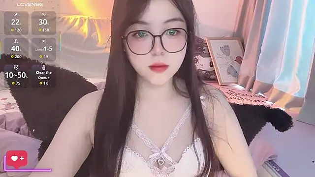 Snapshot of -Angela chatting on December 4, 2025, 5:39 am -Angela online show from December 4, 2025, 5:39 am