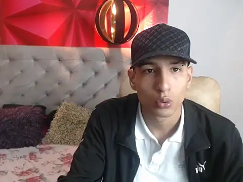 Snapshot of BiggJackson chatting on November 22, 2025, 1:32 pm BiggJackson online show from November 22, 2025, 1:32 pm