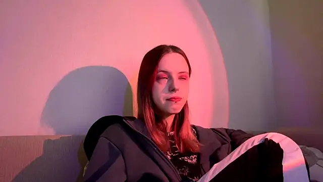 LulyClouds online show from November 21, 2025, 9:08 am