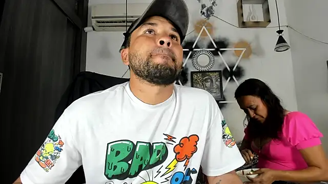 StephaniaAndRandy online show from December 4, 2025, 4:50 pm