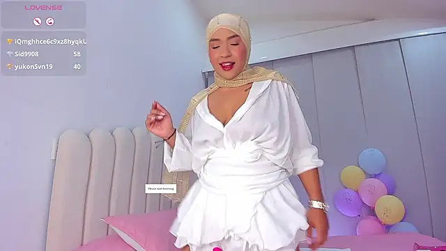Snapshot of Amira-Zahra chatting on May 14, 2026, 10:40 pm Amira-Zahra online show from May 14, 2026, 10:40 pm