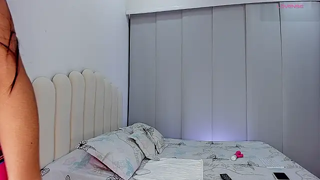 Amira-Zahra online show from February 7, 2026, 12:40 am