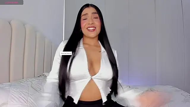 Amira-Zahra online show from February 10, 2026, 4:06 pm