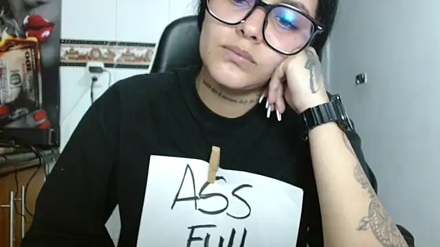 SLUT MESSY DIRTY online show from November 21, 2025, 9:03 pm