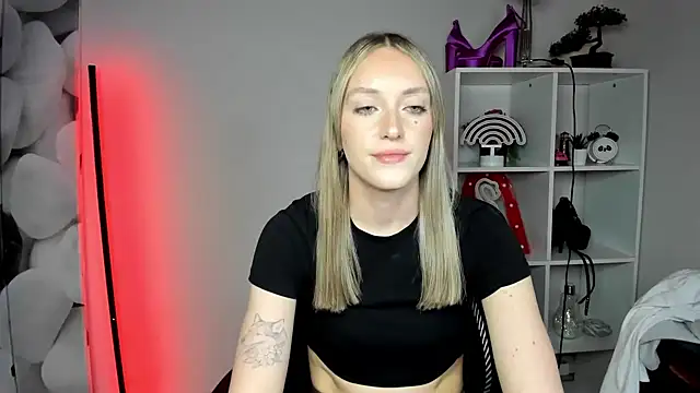 EvelynBlond online show from February 16, 2026, 6:50 pm