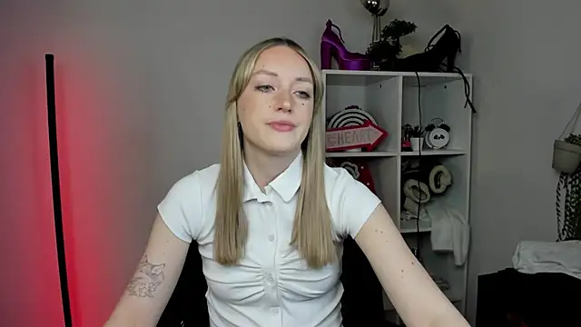 EvelynBlond online show from March 27, 2026, 10:16 am