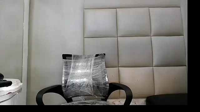 Snapshot of HollmanFronsh chatting on January 14, 2026, 3:43 am HollmanFronsh online show from January 14, 2026, 3:43 am