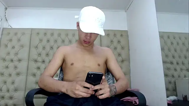 Snapshot of HollmanFronsh chatting on December 23, 2025, 2:11 am HollmanFronsh online show from December 23, 2025, 2:11 am