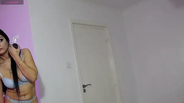 LisaTown online show from November 20, 2025, 6:08 pm