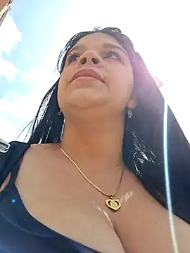 Layla-daring online show from December 2, 2025, 6:20 pm