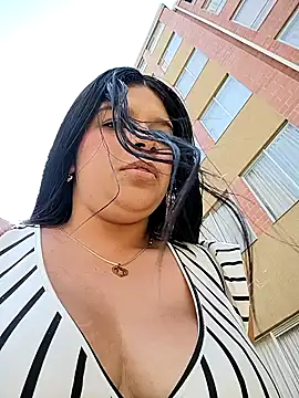 Snapshot of Layla-daring chatting on March 1, 2026, 7:14 pm Layla-daring online show from March 1, 2026, 7:14 pm