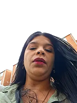 Layla-daring online show from December 4, 2025, 7:24 pm