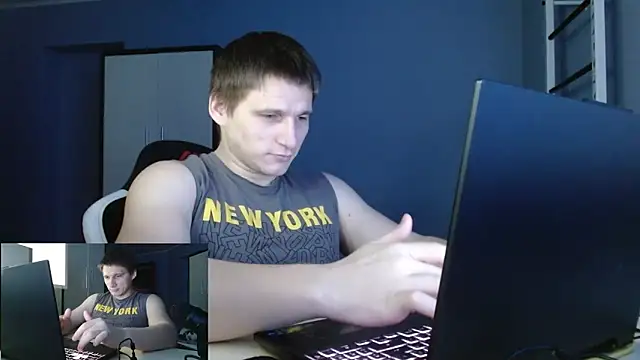 Snapshot of Poliglotjoe1 chatting on February 14, 2026, 1:33 pm Poliglotjoe1 online show from February 14, 2026, 1:33 pm