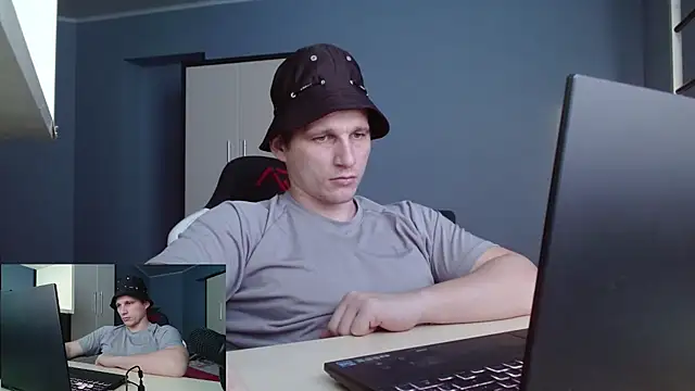 Snapshot of Poliglotjoe1 chatting on February 10, 2026, 2:16 pm Poliglotjoe1 online show from February 10, 2026, 2:16 pm