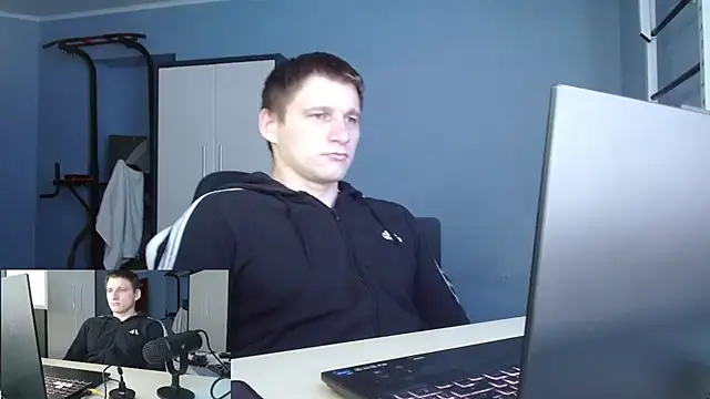 Snapshot of Poliglotjoe1 chatting on February 2, 2026, 7:51 am Poliglotjoe1 online show from February 2, 2026, 7:51 am