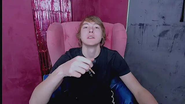 DonaldWoon online show from December 14, 2025, 9:53 pm