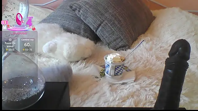 Snapshot of LisaHoneyLisa chatting on March 15, 2026, 8:10 am LisaHoneyLisa online show from March 15, 2026, 8:10 am