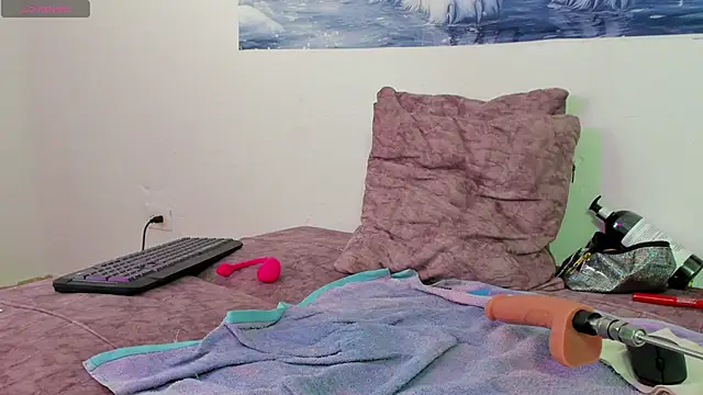 Mia King  online show from February 17, 2026, 8:06 pm